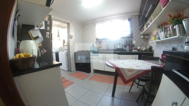 Imagem Casa de luxo à venda em Niterói-RJ, bairro Pe Pequeno: 9 quartos, 3 suítes, 4 salas, 9 banheiros, 3 vagas de garagem, 370m² de área.