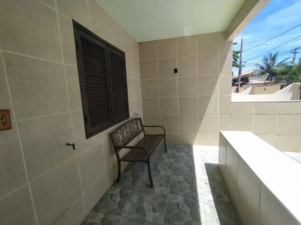 Imagem Casa em Condomínio para Venda em Cabo Frio / RJ no bairro Peró