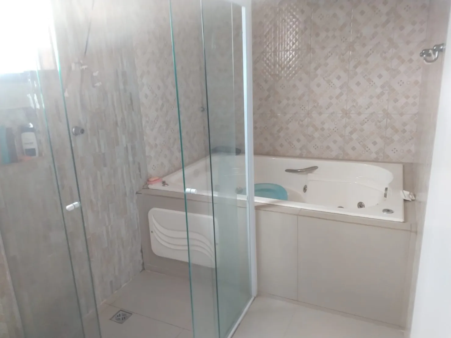 Imagem Casa à venda 5 Quartos, 3 Suites, 5 Vagas, 300M², São Benedito, Pindamonhangaba - SP