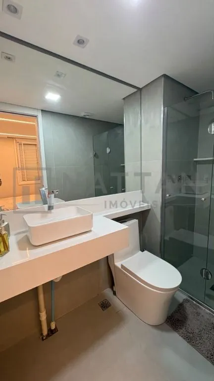 Imagem Apartamento com 2 dormitórios e suíte, 49,73 m², sacada e condomínio com piscina e academia