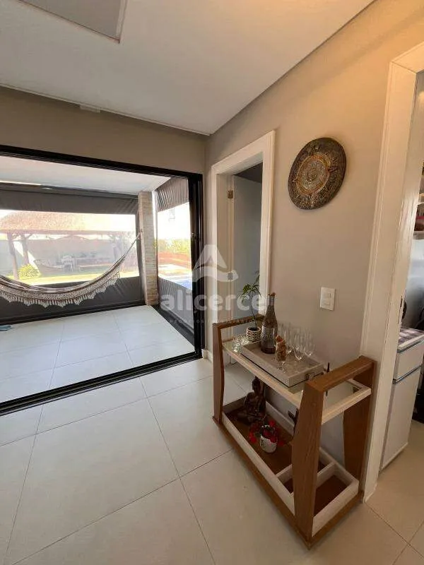 Imagem Casa Alto Padrão à Venda - 3 Dormitórios I 1 Suíte I 200m da Praia I Mobiliada - na Pinheira, Palhoça -S.C.