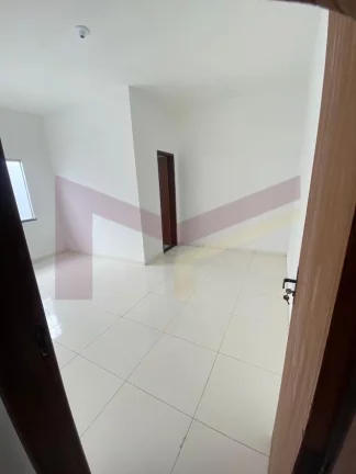 Imagem Casa 2/4 na Conceicao