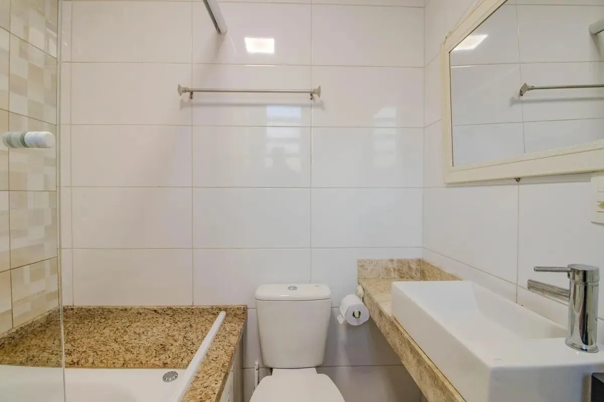 Imagem Casa Reformada com 5 Dormitórios e Amplo Pátio