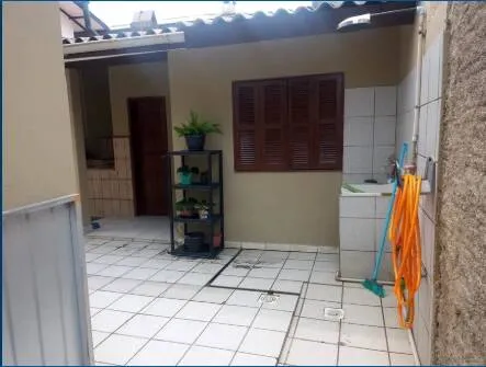 Imagem Casa à Venda em Canasvieiras - 4 Dormitórios 200 Metros da Praia
