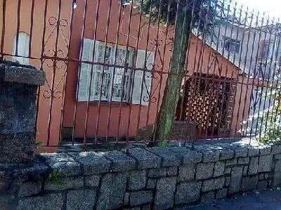 Imagem Casa de 03 dormitórios com suite à venda no bairro Medianeira, Porto Alegre