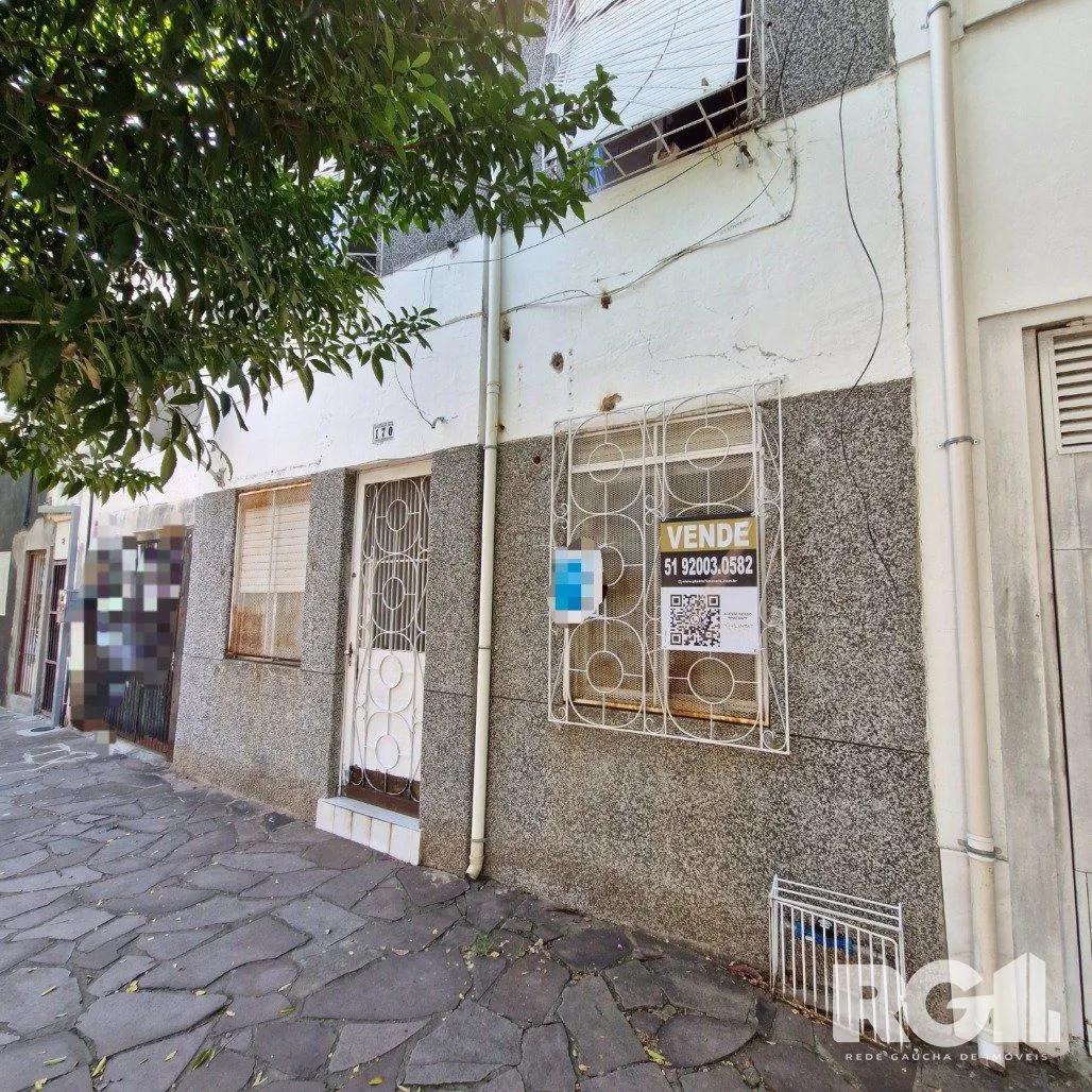 Imagem Residência no Bairro Azenha, com quatro dormitórios