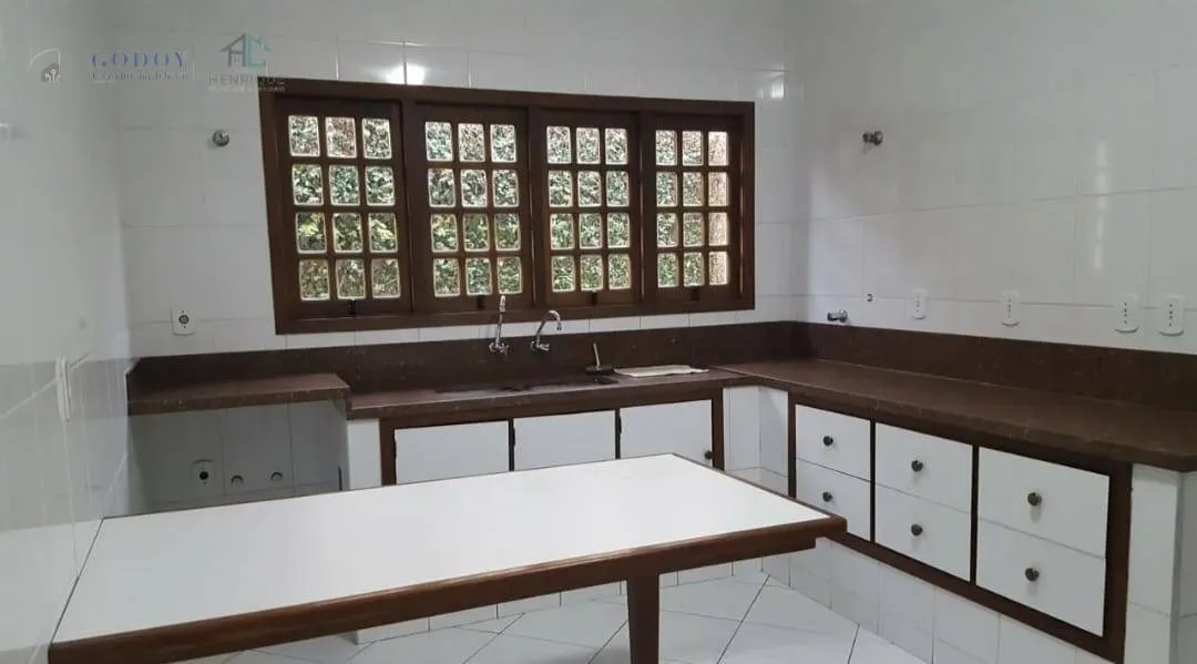 Imagem Casa Espaçosa com Piscina, Salão de Festas e Área Gourmet
