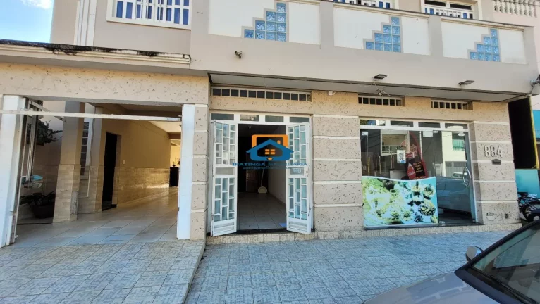 Imagem Casa grande com pontos de Comércio a venda no bairro Veraneio em Santana do Paraíso.