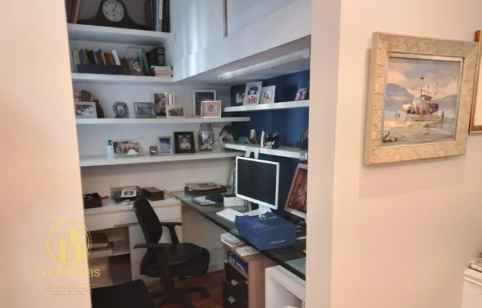 Imagem Espaçoso Apartamento de 3 Quartos em Indianópolis.
