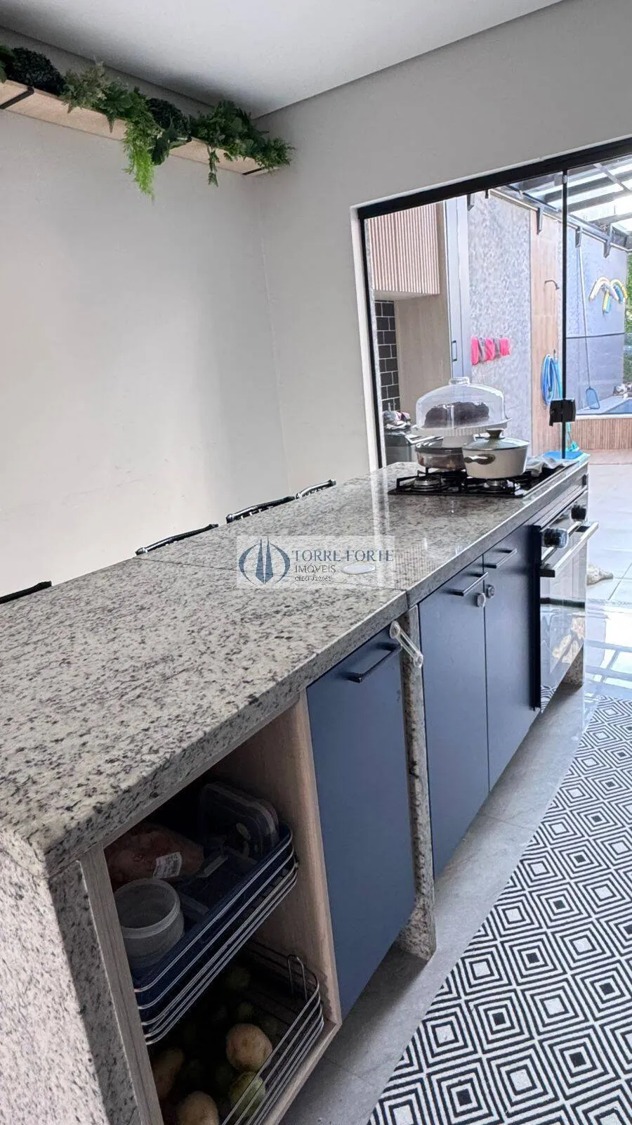 Imagem Belo Sobrado com 3 Suítes, 2 Vagas de Garagem e Piscina na Vila Carrão