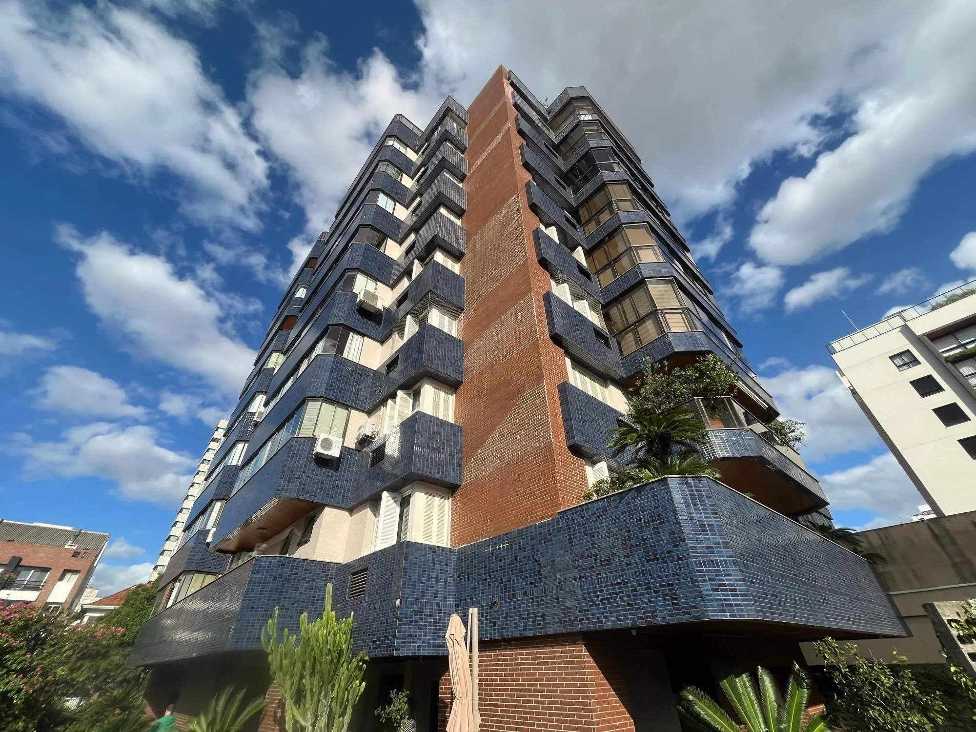 Imagem Apartamento 3 quartos, suíte, sacada, lareira, churrasqueira, 2 vagas de garagem