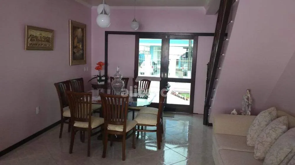 Imagem Casa à venda com 3 quartos, 1 suíte, com 144,98m² em Santo Amaro da Imperatriz - Palhoça/SC