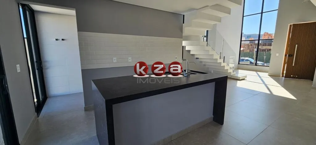Imagem Belíssima casa a venda no condomínio Mont'Alcino em Valinhos-SP. 210 metros, 3 suítes, ampla sala, piscina, gourmet, 5 banheiros, 4 vagas,