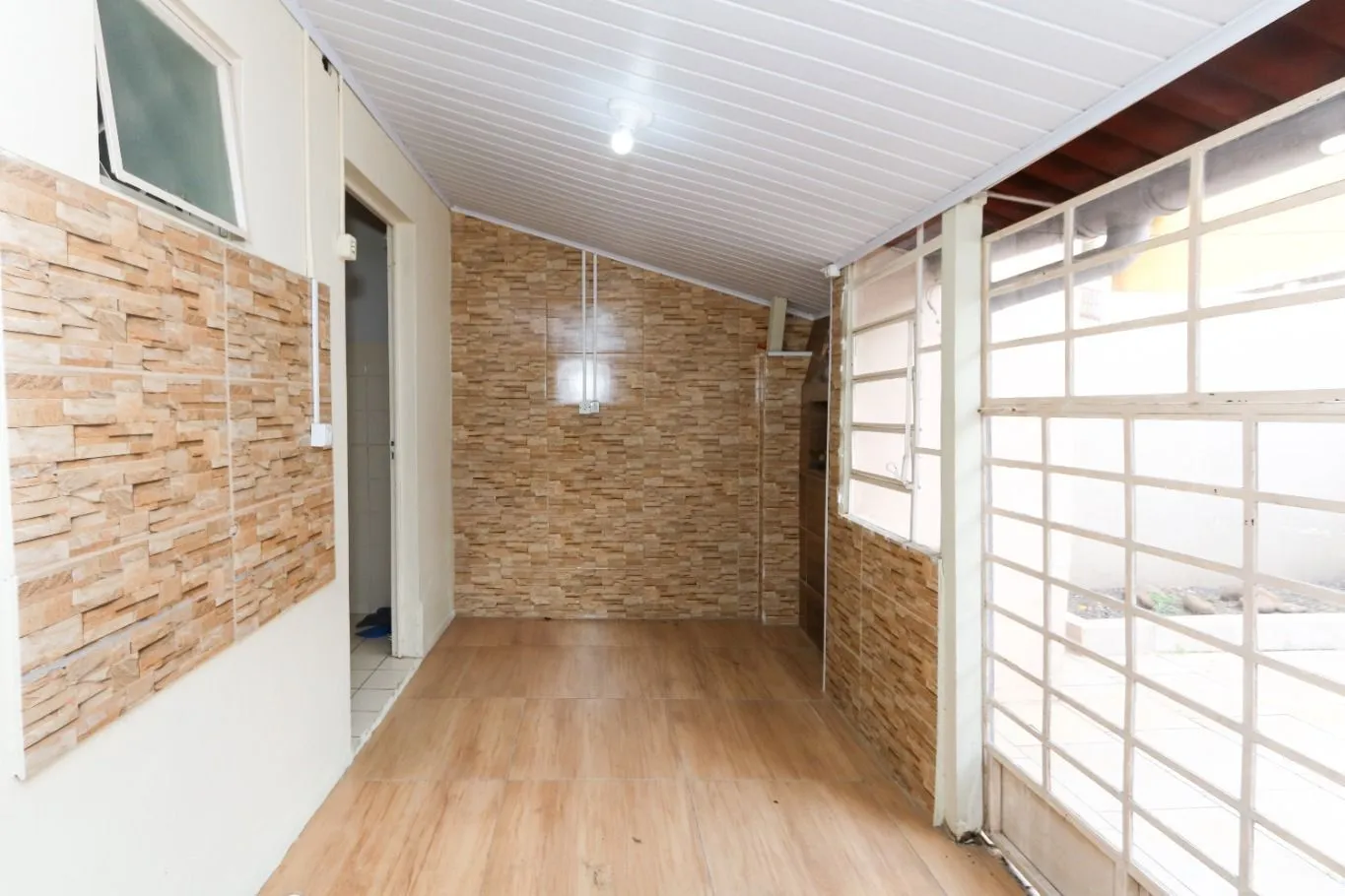 Imagem Casa aconchegante em condomínio com 2 dormitórios, no condomínio no Bairro Igara Canoas