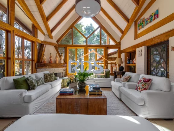 Imagem Linda casa 1120 m