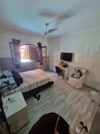 Imagem Sobrado 2 dormitórios, sendo 1 suíte, 2 banheiros, cozinha planejada, lavanderia ampla, quarto de ...