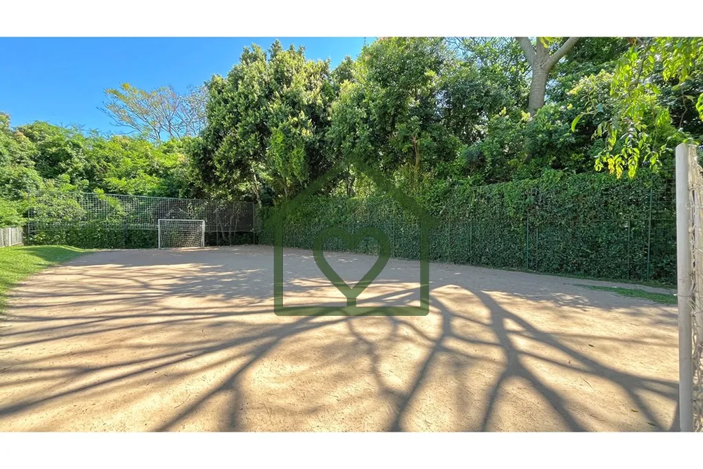 Imagem Apartamento no condomínio Plaza Cristal, em rua tranquila e segura. Tem 2 dormitórios, living para...