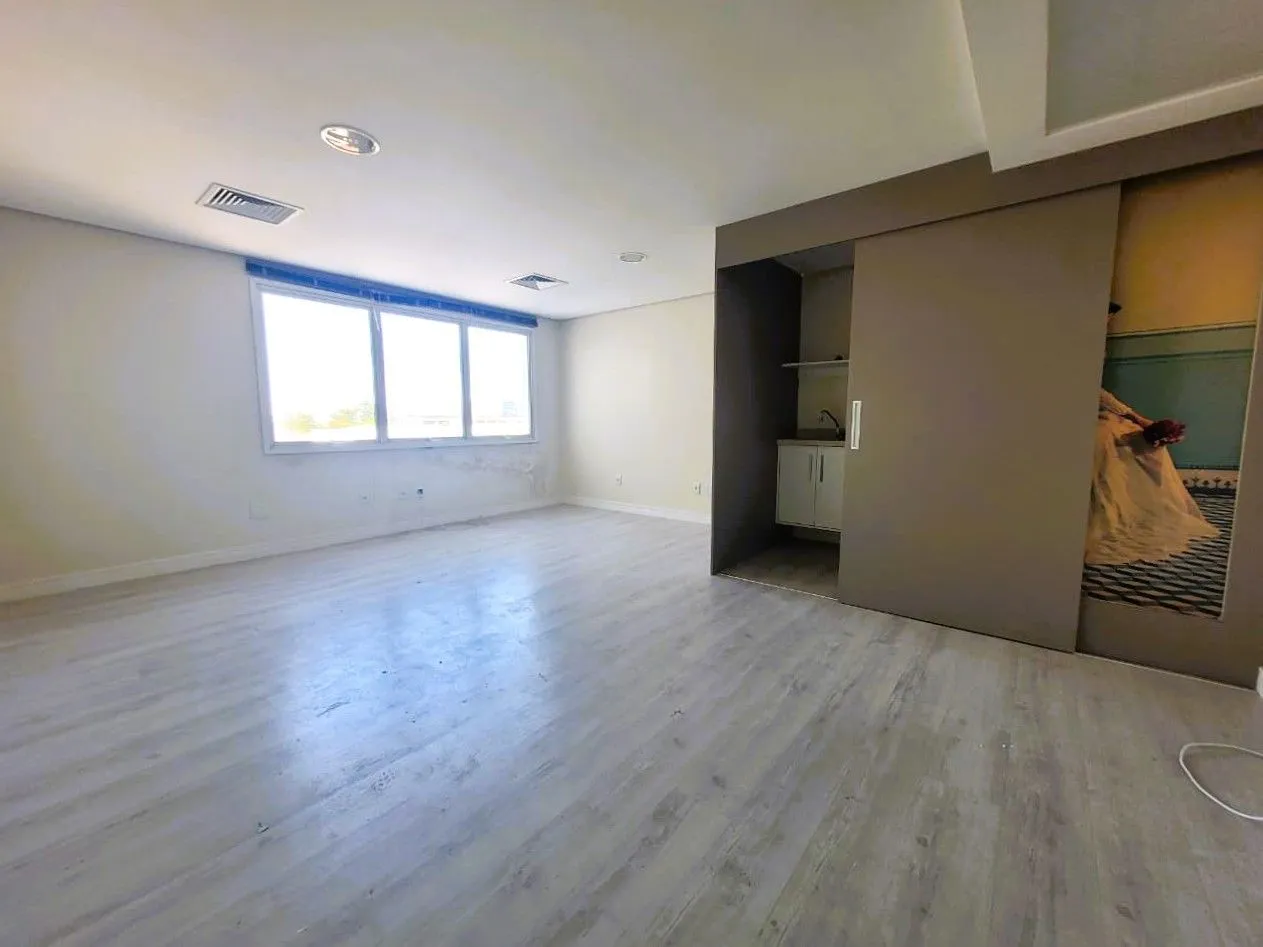 Imagem Ótima sala comercial com 1 vaga próximo a OAB