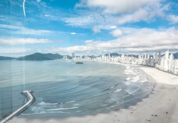 Imagem Apartamento com 2 dormitórios à venda sendo 2 suítes, 164.96 m² por - R$ 9.500.000,00 - Pioneiros - Bal. Camboriú/SC