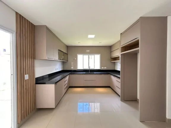 Imagem Maravilhoso Sobrado em Condomínio na Melhor Região de Campo Grande!