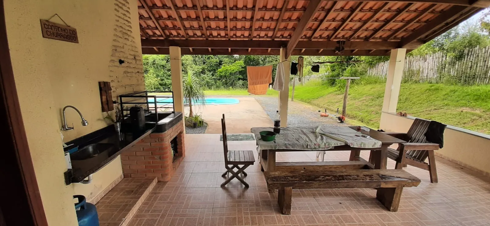 Imagem Chácara à venda em Araçoiaba da Serra - 4 quartos, 1 suíte, 3 banheiros, 3 vagas - Imperdível!