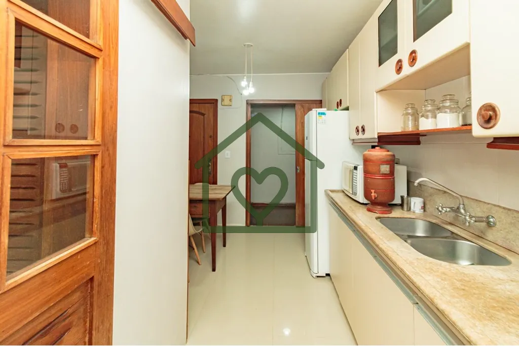 Imagem Apartamento na Rua Miguel Tostes em Porto Alegre localizado no 2º andar com 200m2 totais sendo 138m...