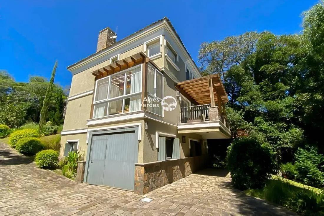 Imagem Vende-se Casa em Condominio com 3 suites a 5 minutos da Rua Coberta