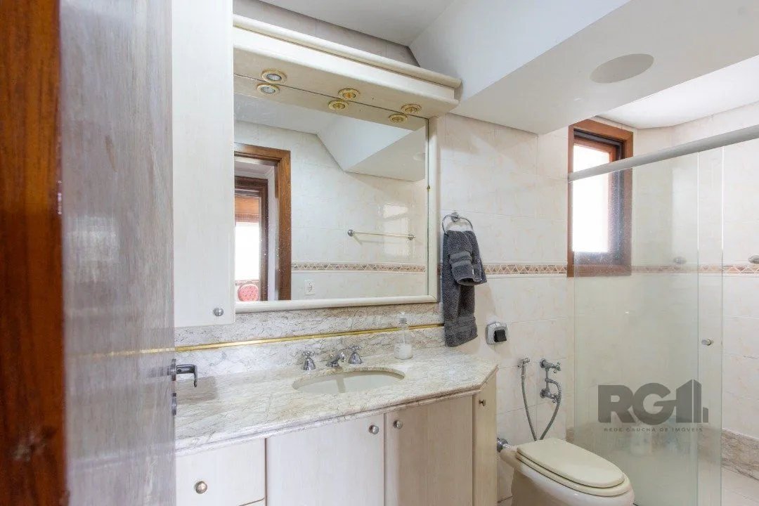 Imagem Apartamento semi mobiliado de 3 quartos com suíte no bairro Tristeza junto ao Colégio Mãe de Deus