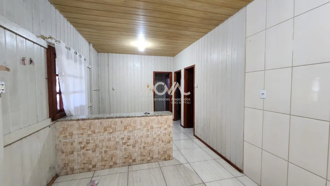 Imagem Casa localizada na Vila da Glória, em terreno de esquina, a aproximadamente 150 metros da praia.

S...