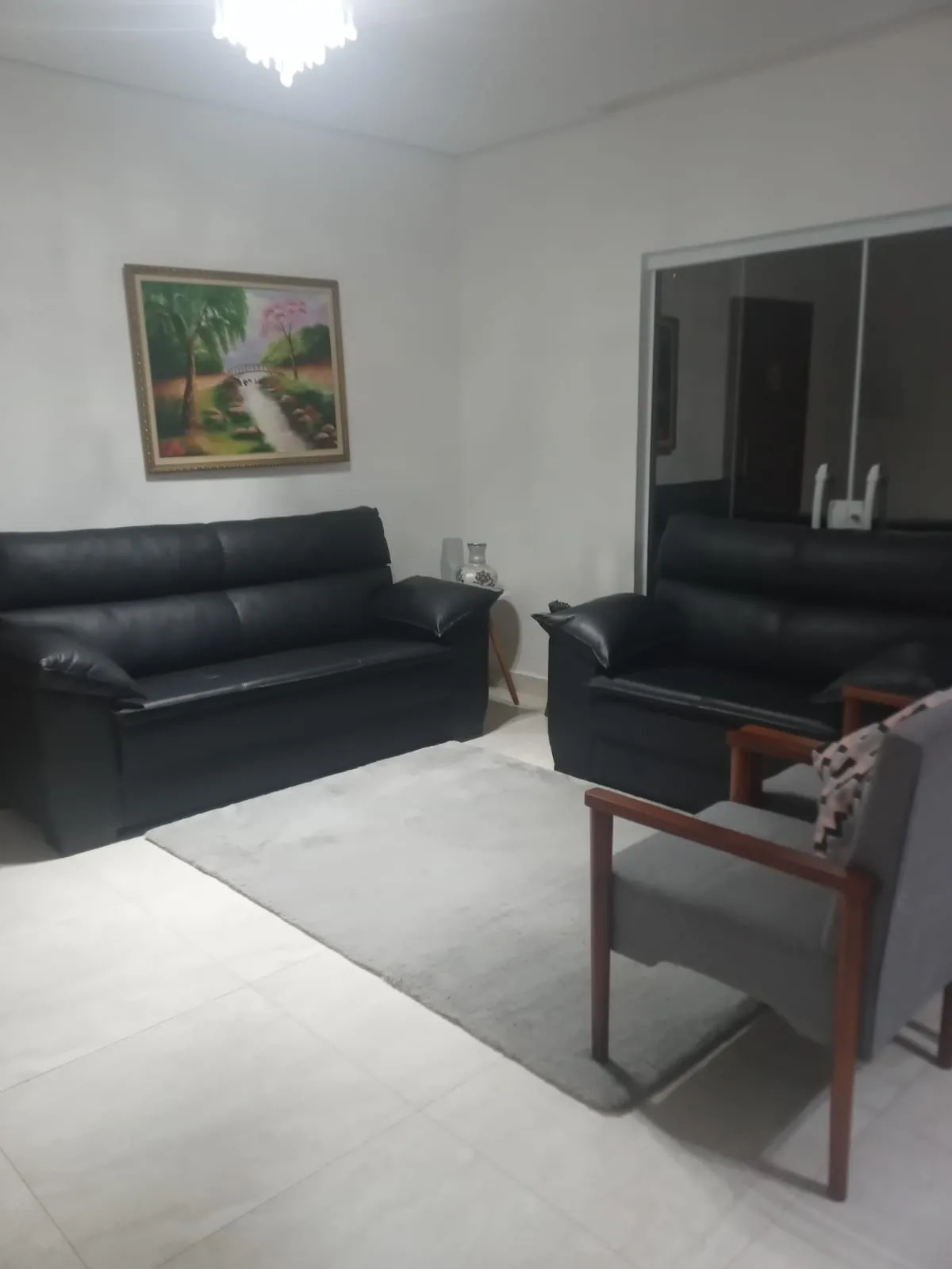 Imagem Chácara à venda em Salto de Pirapora-SP: 4 quartos, 1 sala, 2 banheiros, 2 vagas de garagem, 140m² área. Aproveite!