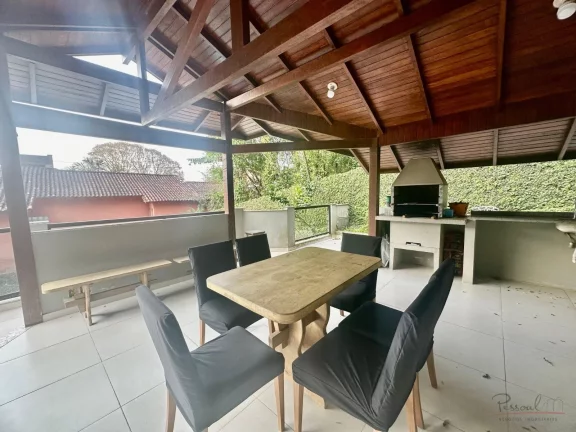 Imagem Ótima casa com 4 Suítes, Piscina e Vista para o Mar no Centro de Florianópolis Localizada no cent...