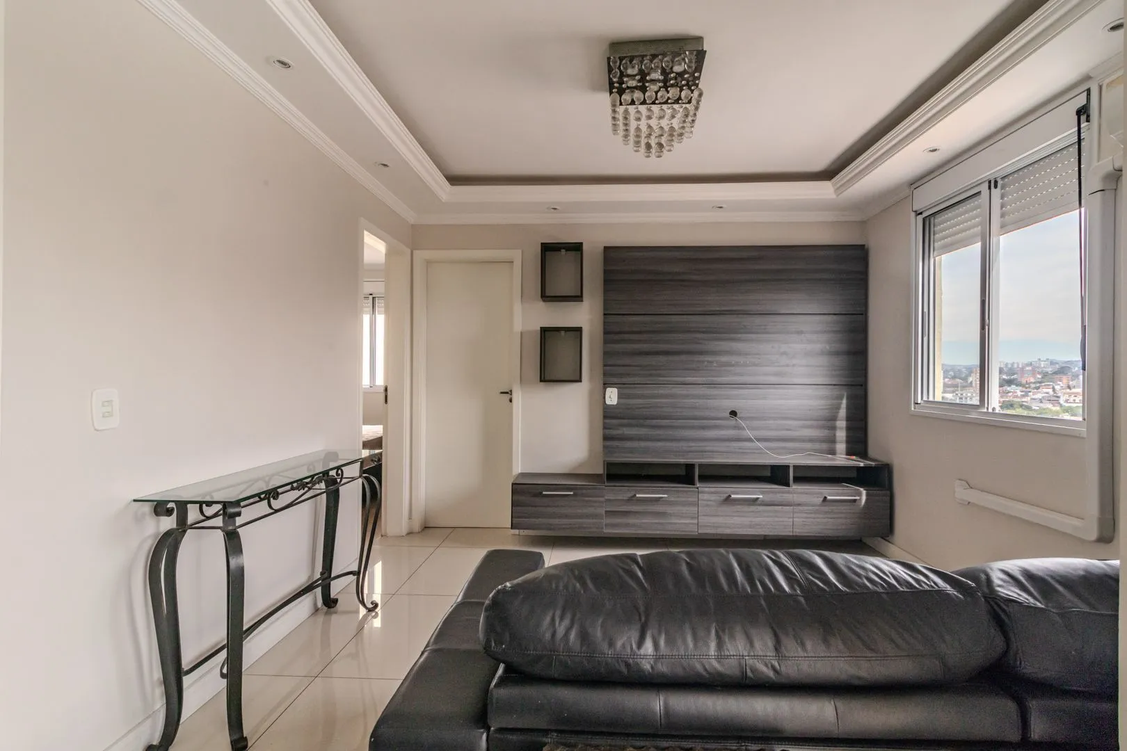 Imagem MÁFFER IMÓVEIS ALUGA LINDO APARTAMENTO 2 DORMITÓRIOS MOBILIADO COM GARAGEM NA AV. ASSIS BRASIL, PRÓXIMO AO SHOPPING LINDÓIA