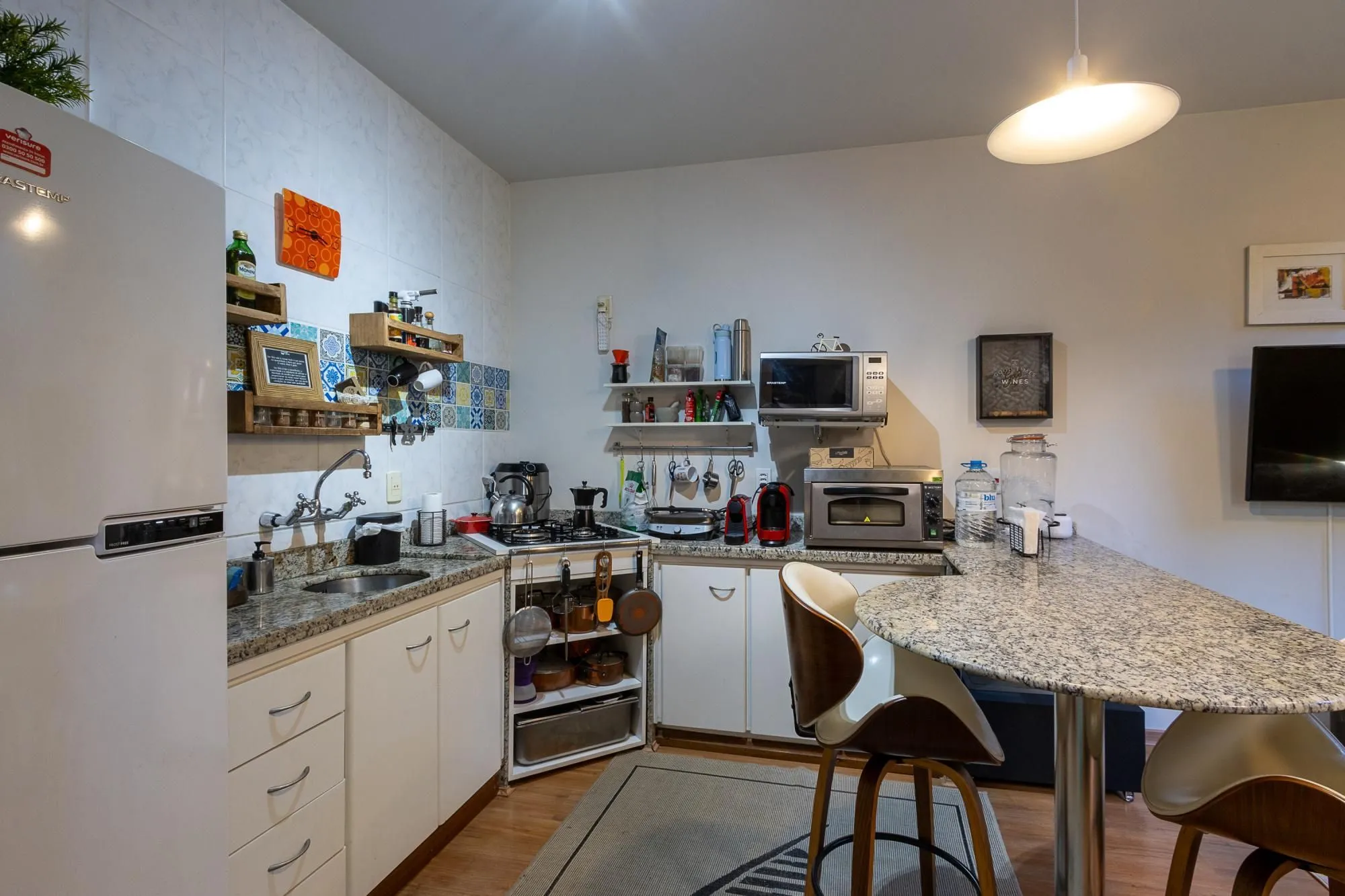 Imagem Casa em condomínio á venda com 6 dormitórios em Porto Alegre