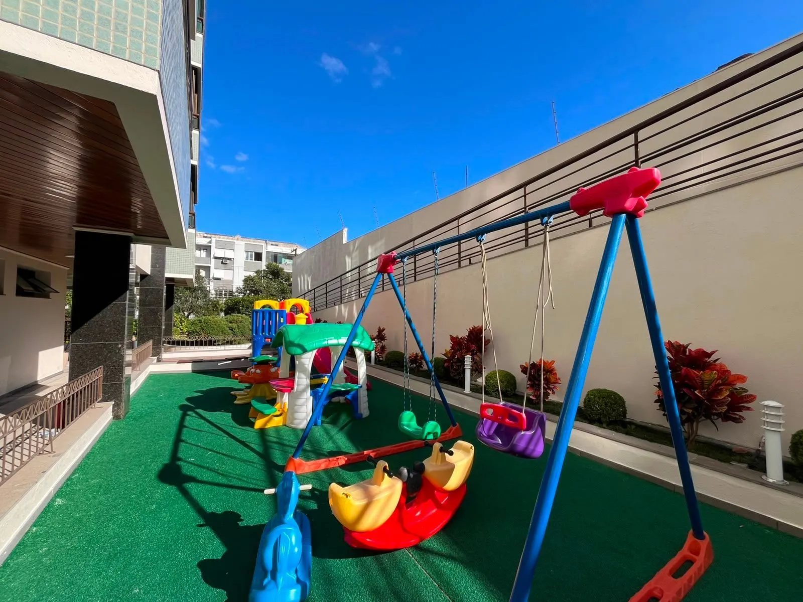 Imagem Apartamanto a venda no Menino Deus com 3 quartos e sacada