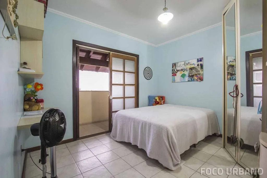 Imagem Casa 3 dormitórios à venda no Bairro Parque Santa Fé - Porto Alegre