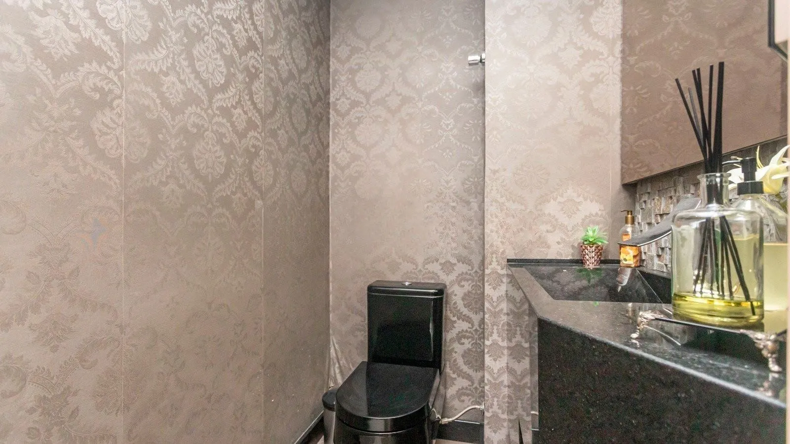 Imagem Apartamento com 3 quartos, 3 vagas e 105m² - Bairro Vila Jardim