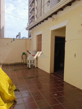 Imagem Casa à venda com 3 quartos no Cambuí em Campinas, São Paulo.