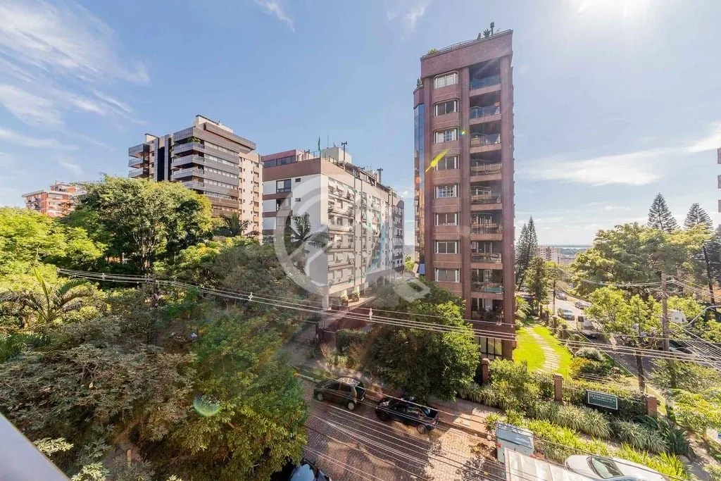 Imagem Apartamento com 405 m² de área privativa, 4 suítes transformadas em 3, TOTALMENTE REFORMADO, com ...
