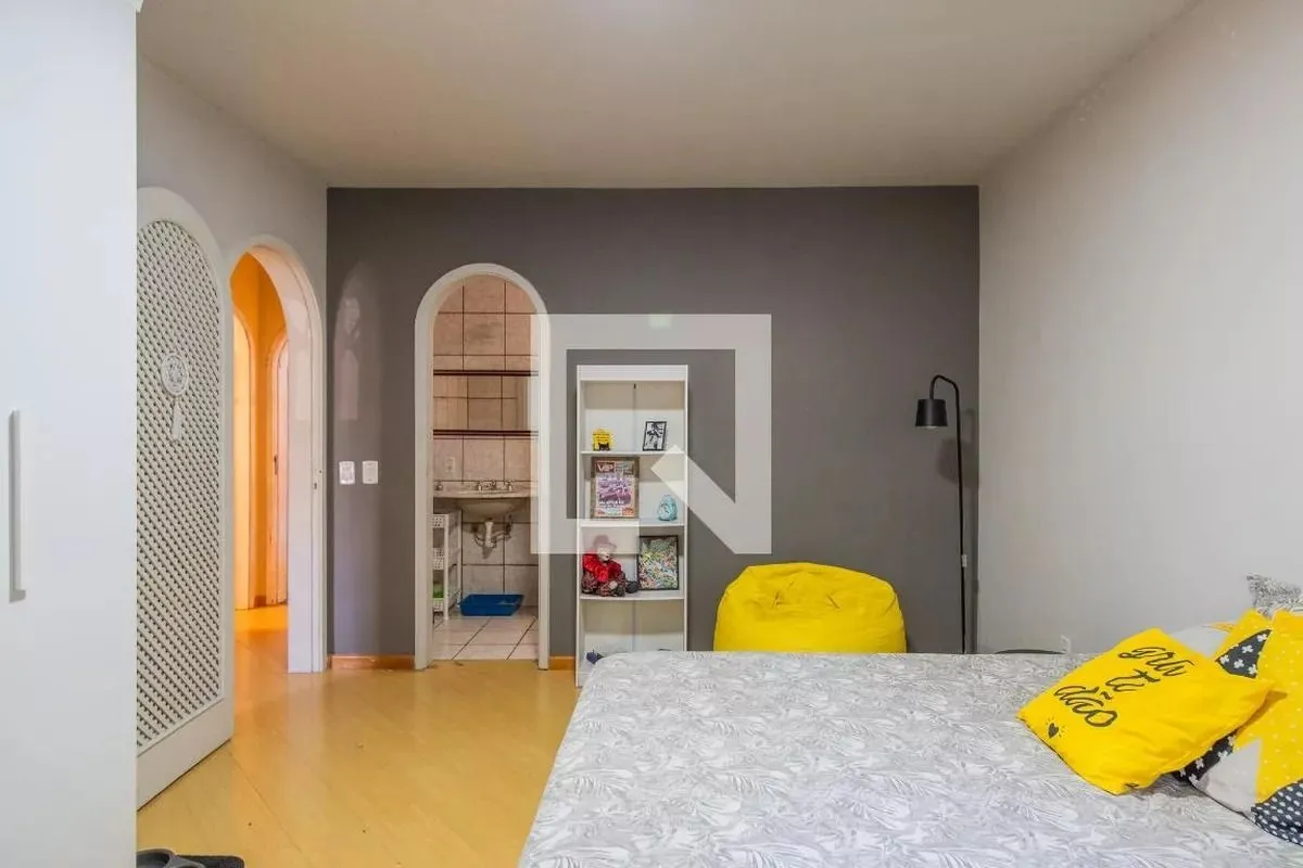 Imagem Casa á venda com 3 dormitórios no bairro Ipanema em Porto Alegre