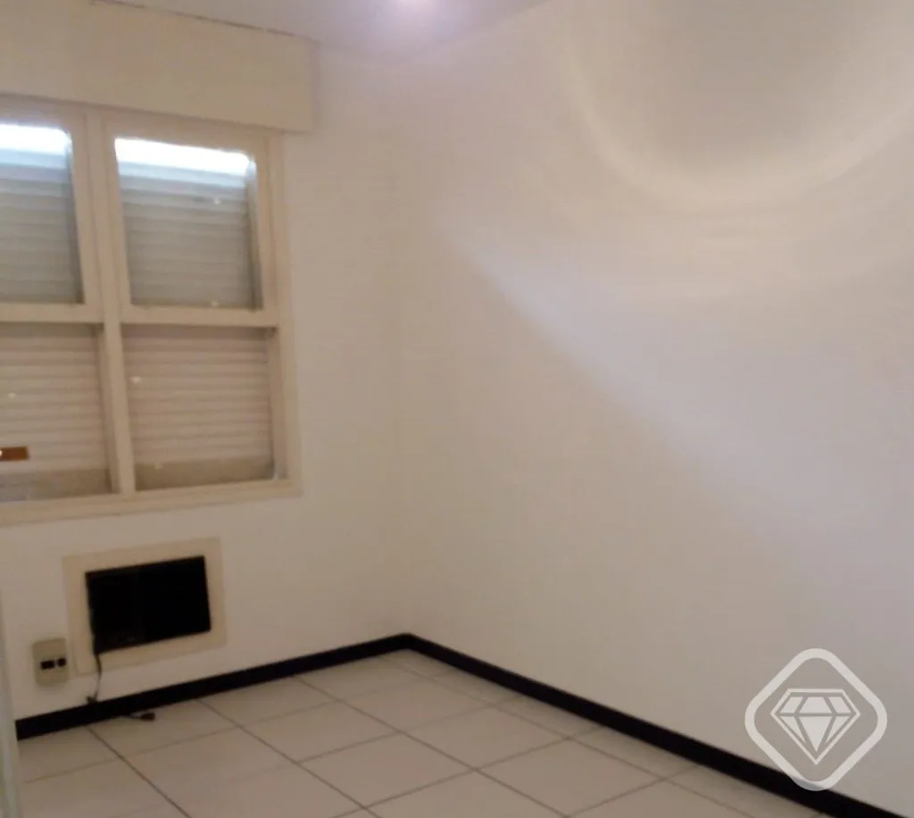 Imagem Apartamento reformado com vaga escriturada e excelente localização

Apartamento de 2 dormitórios,...