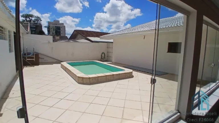 Imagem Casa térrea 04 quartos, edícula, ático, quintal, piscina, no Boa Vista em Curitiba PR