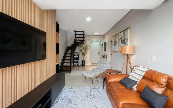 Imagem Vende-se cobertura com 2 dormitórios, sendo 1 suíte no bairro Auxiliadora