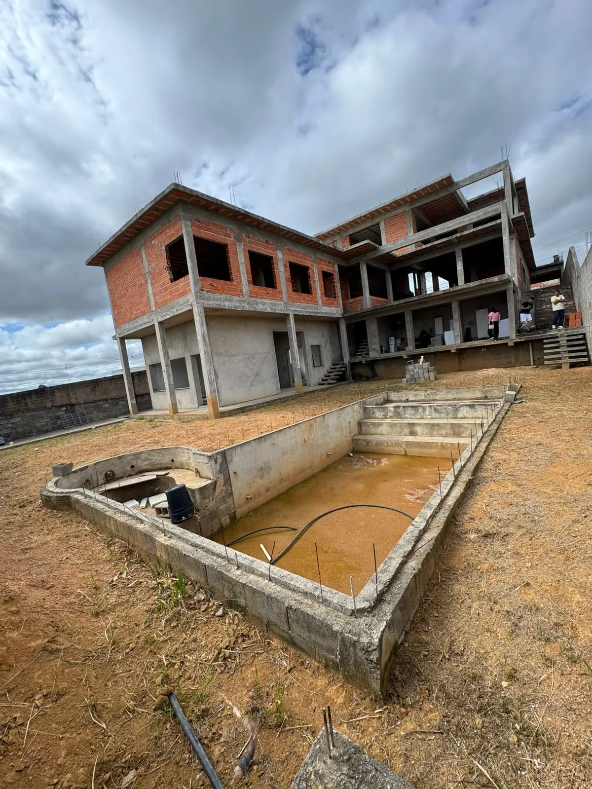 Imagem Casa em Construção no Condomínio Fazenda Alta Vista - 752m² de Área Construída e 6 Suítes