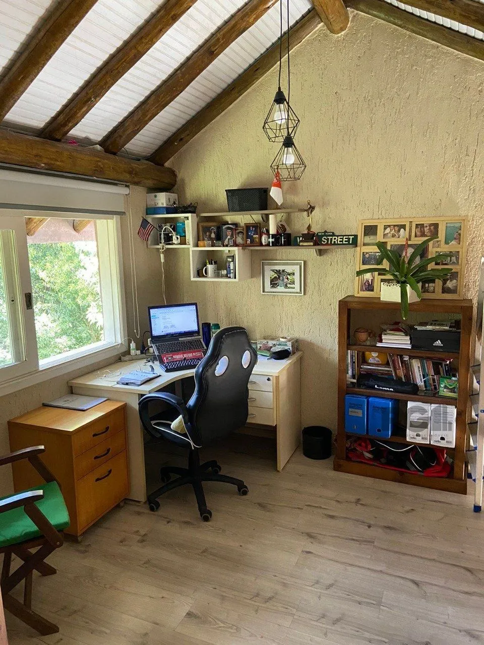 Imagem Casa com 2 suítes, lareira, deck, vaga de garagem - 140m² no bairro Laje de Pedra, Canela/RS