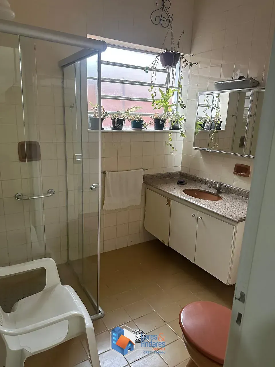Imagem Sobrado para venda em Mirandópolis com 5 quartos, sendo 1 suíte, 140m²