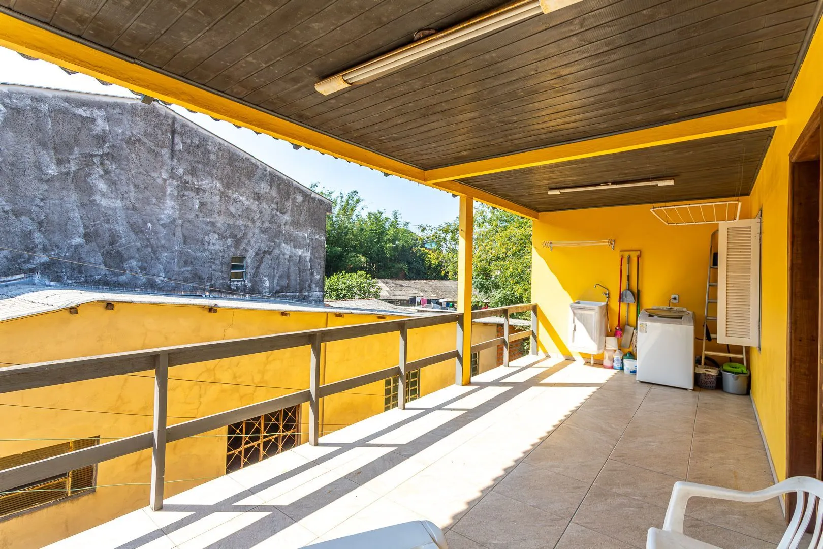 Imagem Casa sobrado em Viamão com loja e apartamento