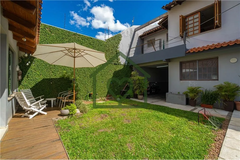 Imagem Casa com 4 dormitórios (1 suíte com closet), sacada em todos os quartos, estar íntimo com lareira...