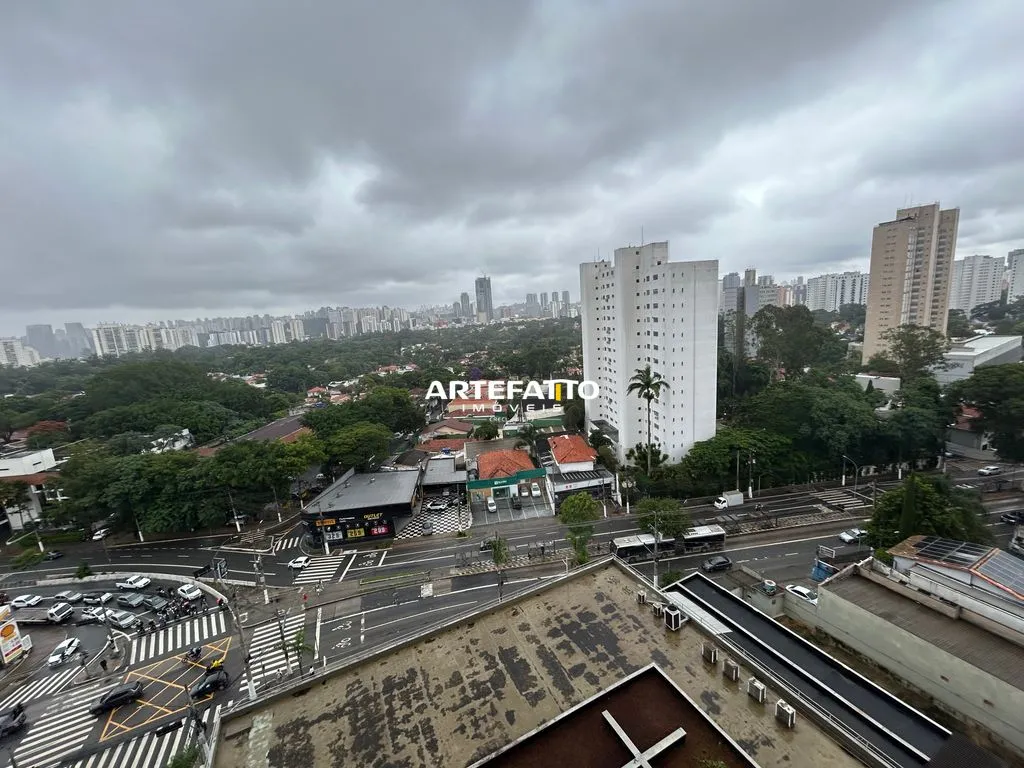 Imagem Este apartamento reformado está localizado em uma das regiões mais práticas