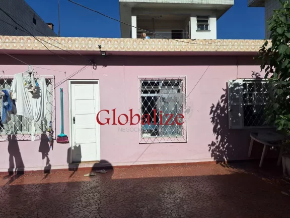 Imagem Casa térrea bem grande em Santos na Ponta da Praia com 3 dormitórios e edícula nos fundos à venda por R$ 980.000,00