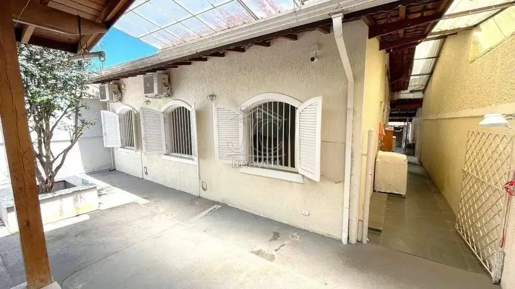 Imagem Casa com 3 dormitórios e amplo terreno na Vila Santana em Valinhos!